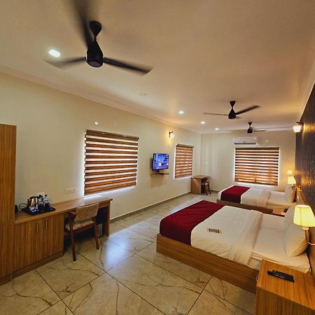 Esaa Airport Hotel Kochi Exterior foto